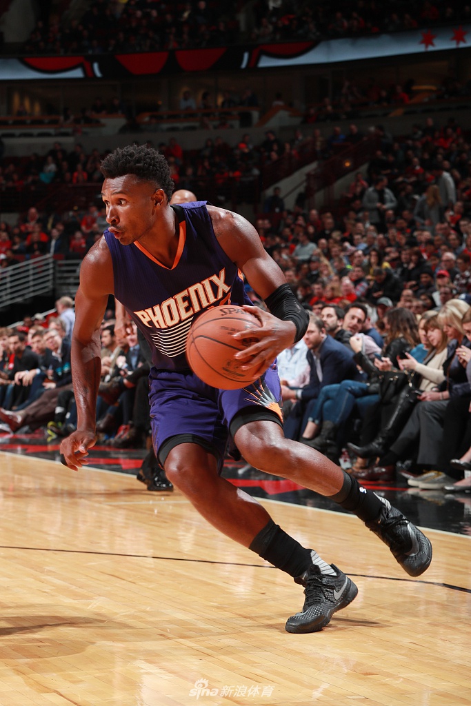 “巴西闪电”巴博萨正式宣布退役 加入勇士教练团队