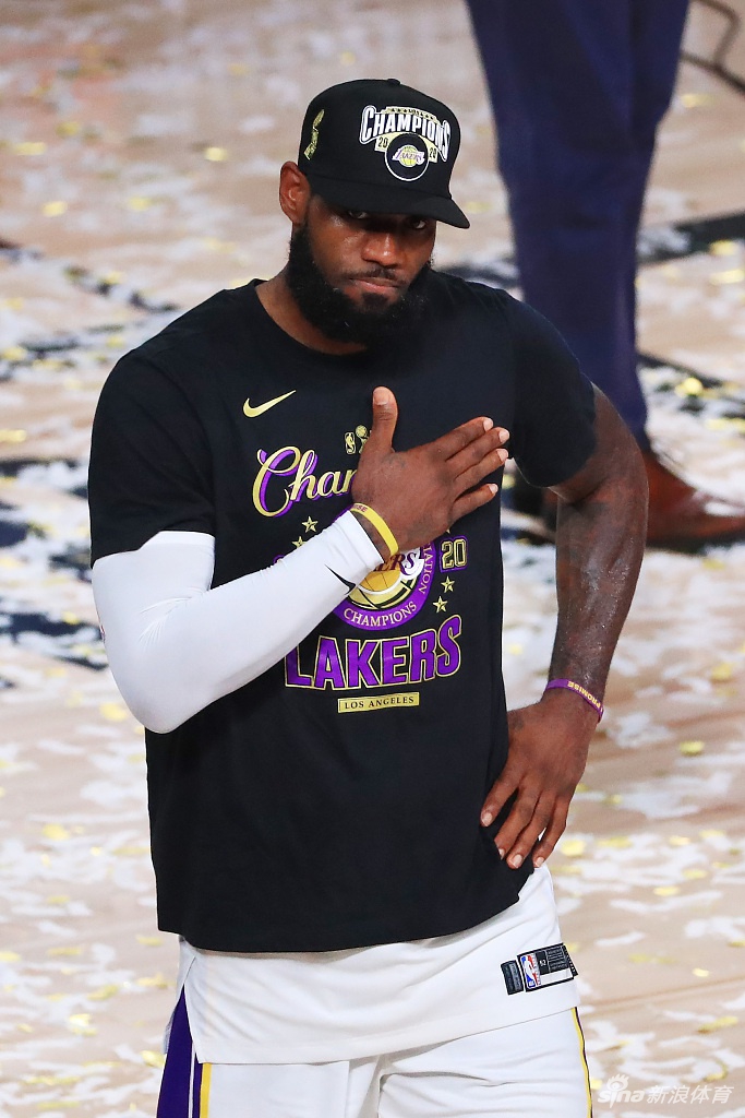 詹姆斯获得总决赛MVP 历史首位三支不同球队FMVP