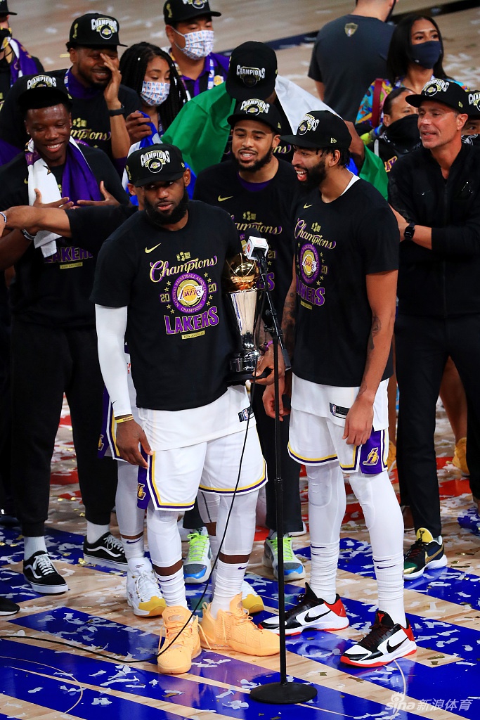 詹姆斯获得总决赛MVP 历史首位三支不同球队FMVP