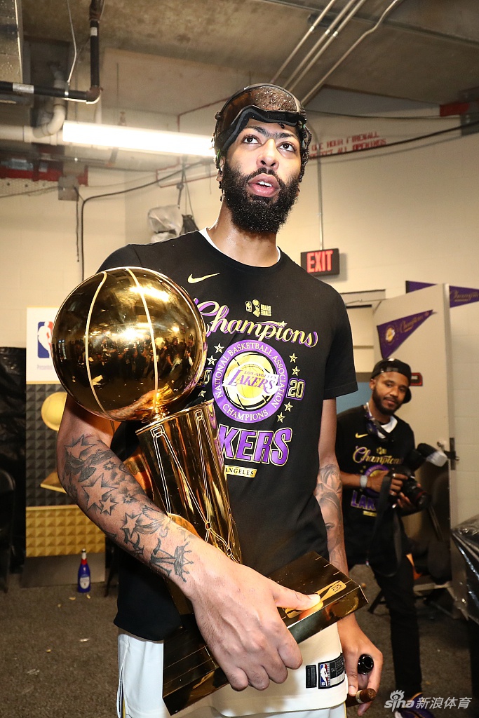 浓眉戴维斯5年1.9亿美元顶薪续约湖人