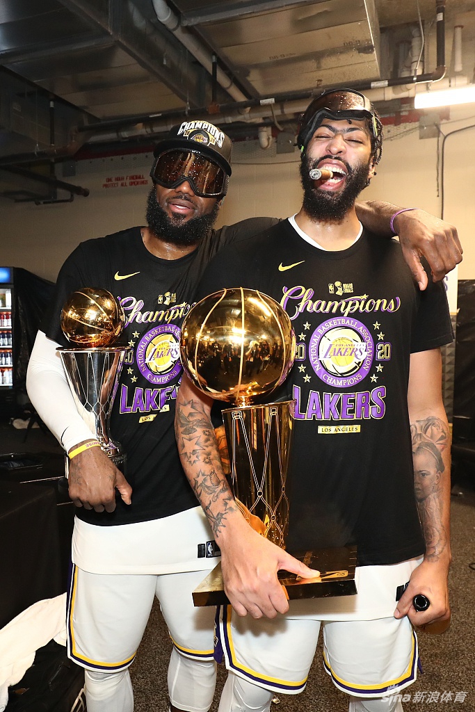 浓眉戴维斯5年1.9亿美元顶薪续约湖人