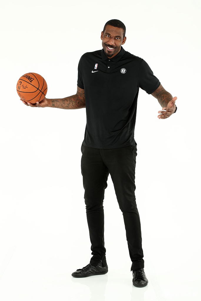 篮网队拍摄新赛季球员写真 杜兰特欧文造型满分