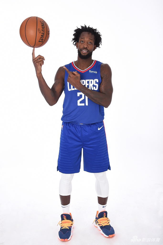 快船队拍摄新赛季写真 卡哇伊泡椒引领蓝衣军团