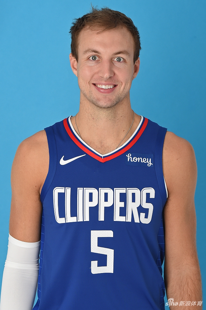 快船队拍摄新赛季写真 卡哇伊泡椒引领蓝衣军团