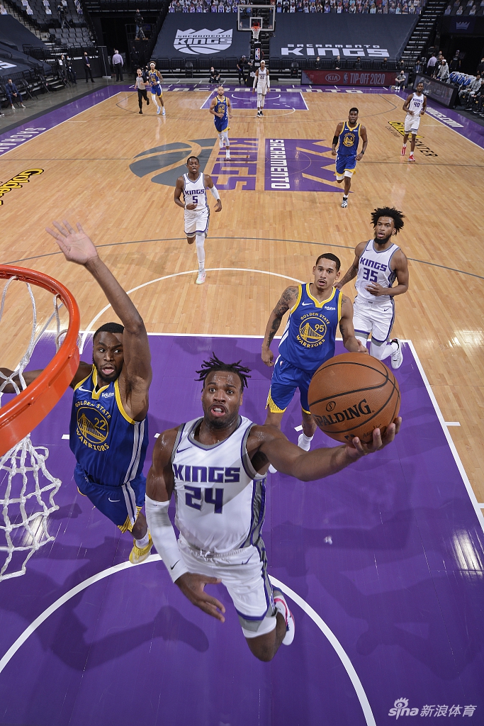 希尔顿强攻篮下