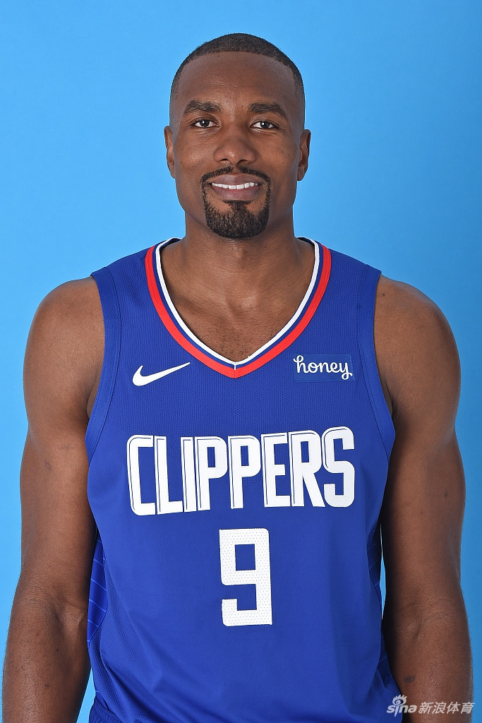 快船队拍摄新赛季写真 卡哇伊泡椒引领蓝衣军团