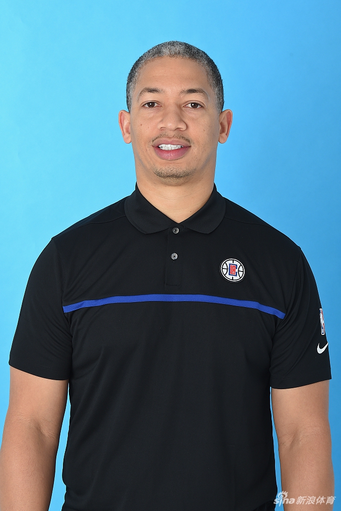 快船队拍摄新赛季写真 卡哇伊泡椒引领蓝衣军团