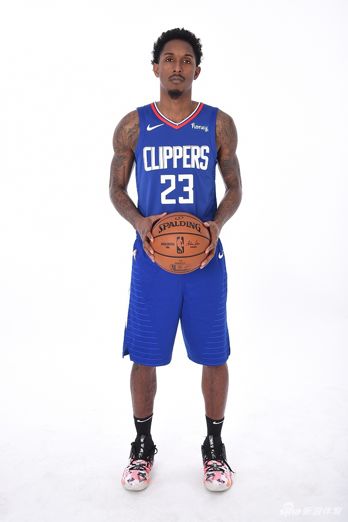 快船队拍摄新赛季写真 卡哇伊泡椒引领蓝衣军团