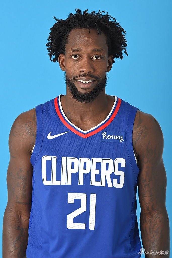 快船队拍摄新赛季写真 卡哇伊泡椒引领蓝衣军团