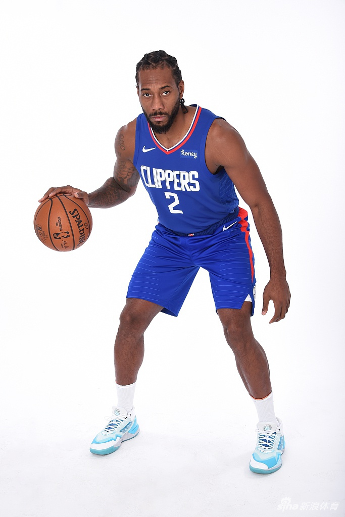 快船队拍摄新赛季写真 卡哇伊泡椒引领蓝衣军团