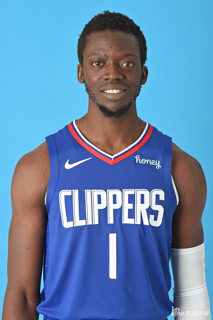 快船队拍摄新赛季写真 卡哇伊泡椒引领蓝衣军团