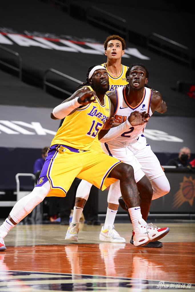 [NBA季前赛]湖人112-107太阳 詹姆斯14分钟砍11分