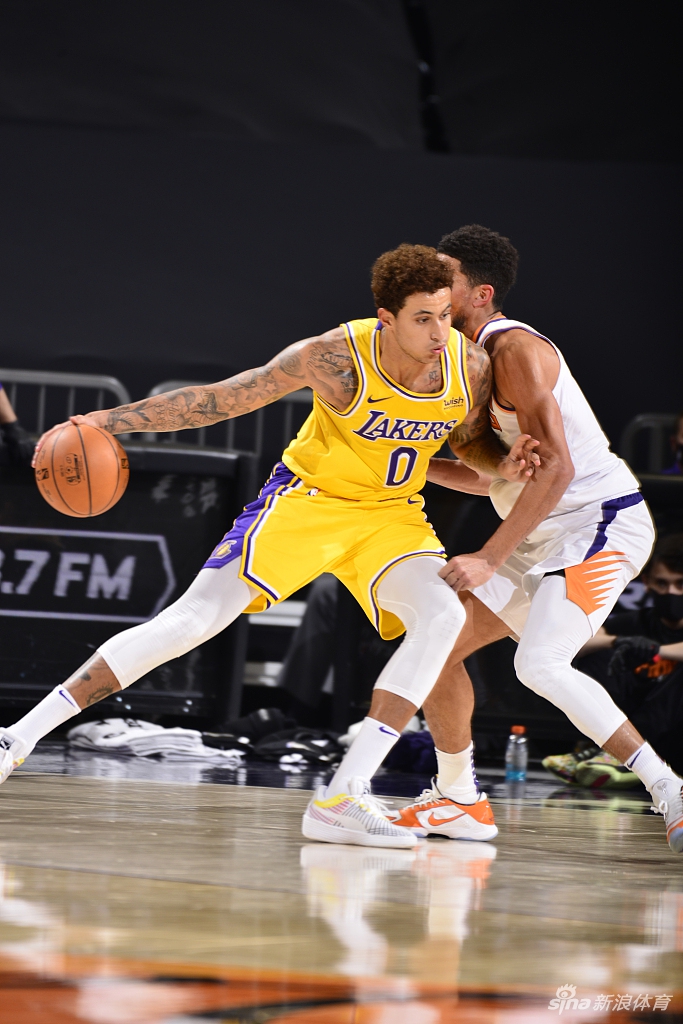 [NBA季前赛]湖人112-107太阳 詹姆斯14分钟砍11分