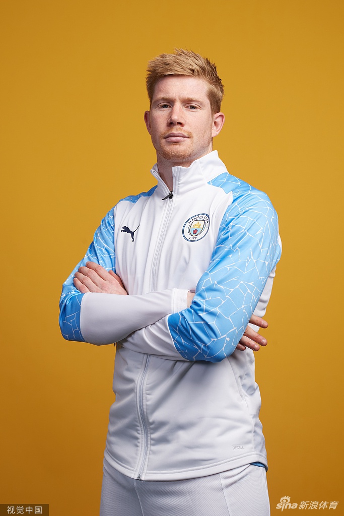 曼城拍摄欧冠决赛写真 德布劳内引领众星