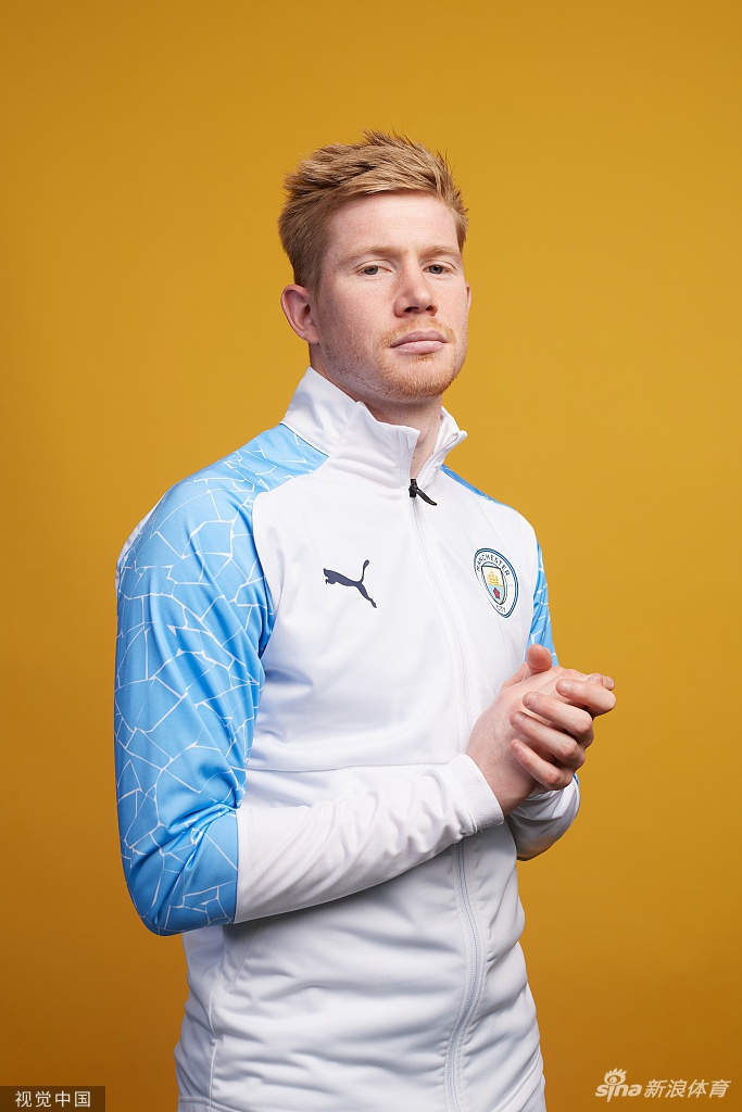 曼城拍摄欧冠决赛写真 德布劳内引领众星