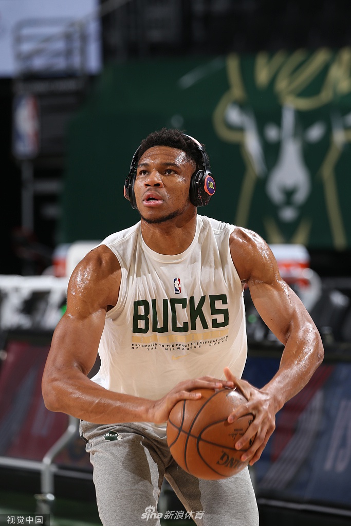 [NBA季后赛]热火98-132雄鹿 字母哥砍31分13板