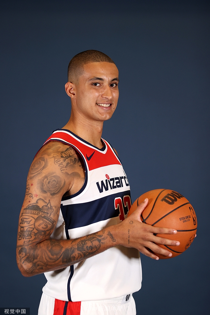 比尔引领奇才媒体日拍摄写真