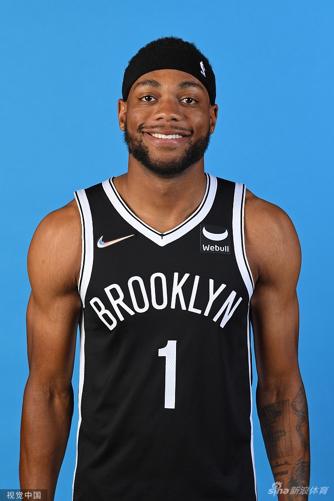 [NBA]篮网媒体日拍摄官方写真 欧文缺席