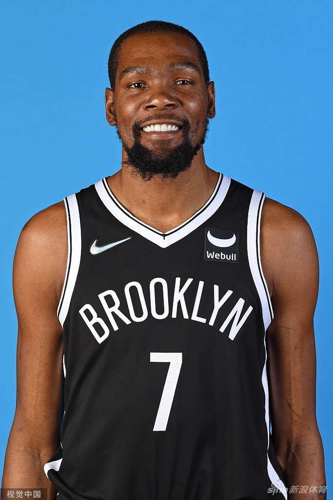 [NBA]篮网媒体日拍摄官方写真 欧文缺席