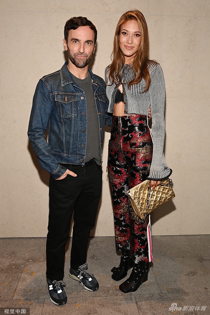 气场强大！谷爱凌与大威亮相同框看秀