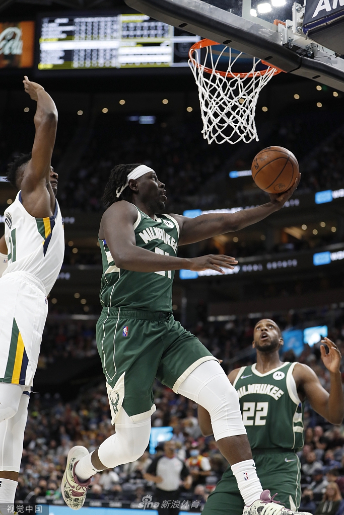 [NBA季前赛]雄鹿120-124爵士