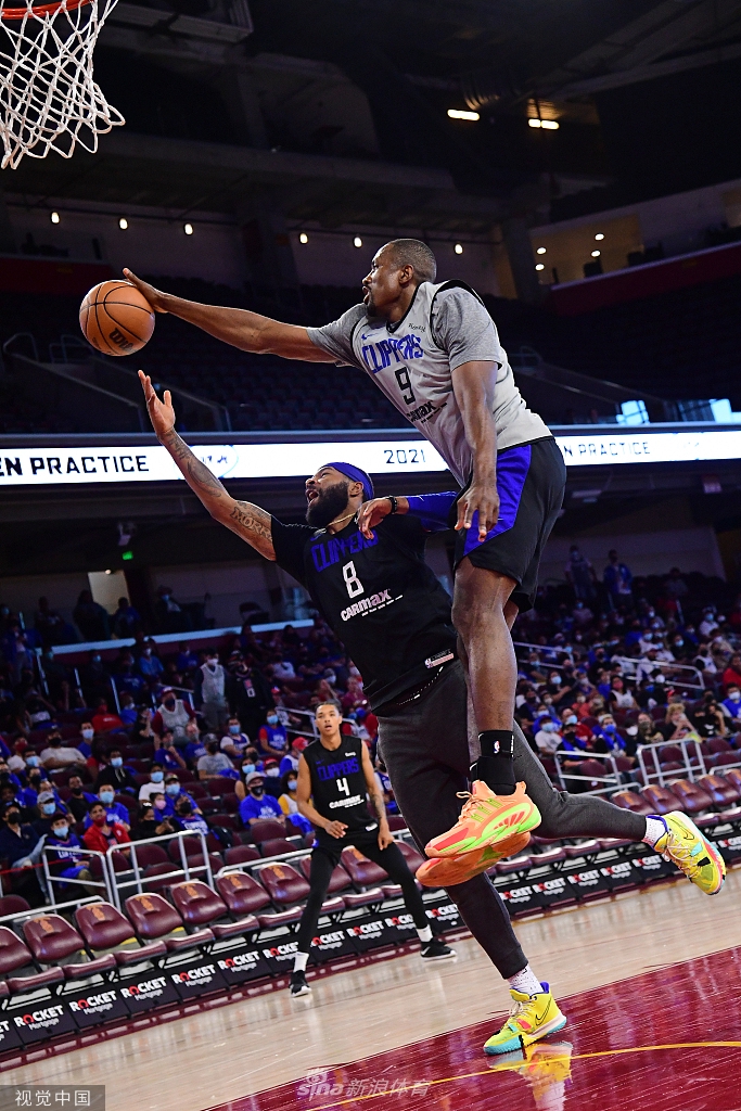 快船公开训练 联赛即将打响乔治致意球迷