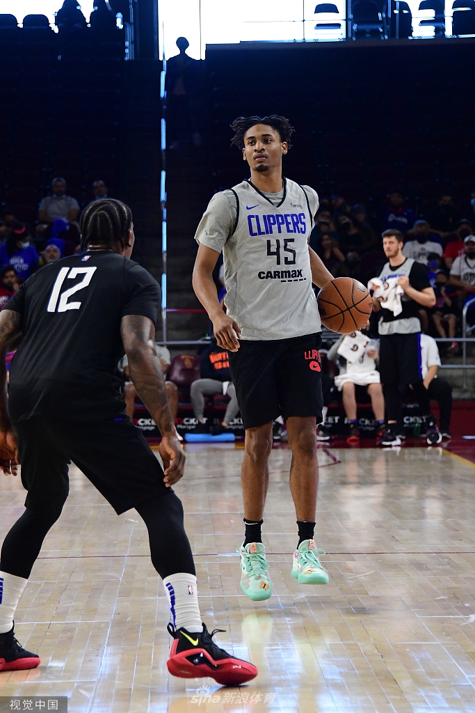 快船公开训练 联赛即将打响乔治致意球迷