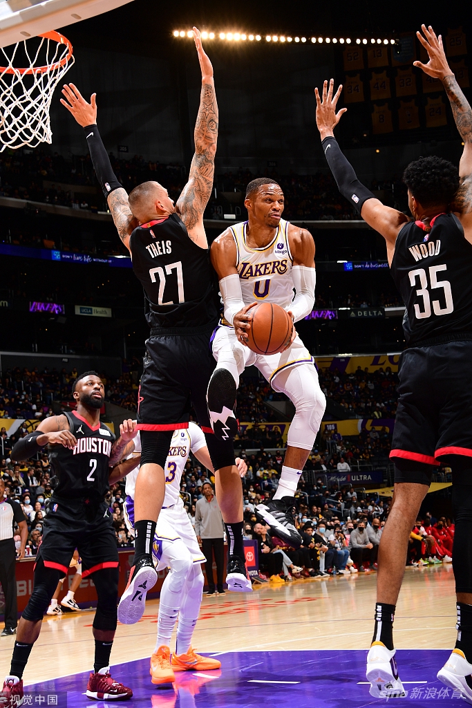 [NBA]火箭85-95湖人 詹姆斯15分8助攻