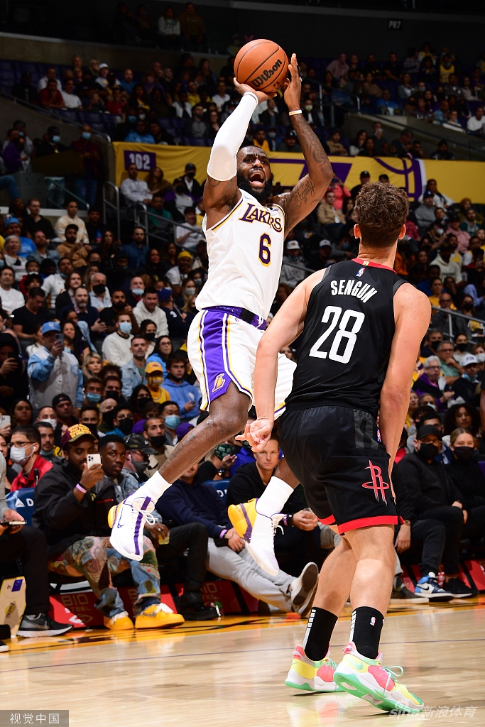 [NBA]火箭85-95湖人 詹姆斯15分8助攻