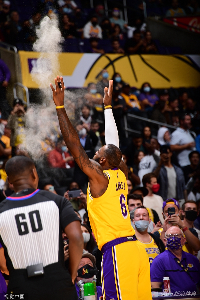 [NBA]火箭117-119湖人 詹皇30+10