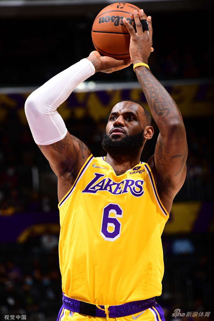 [NBA]火箭117-119湖人 詹皇30+10