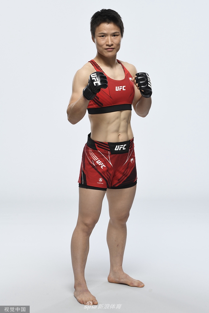 [UFC268]张伟丽领衔众选手拍摄写真