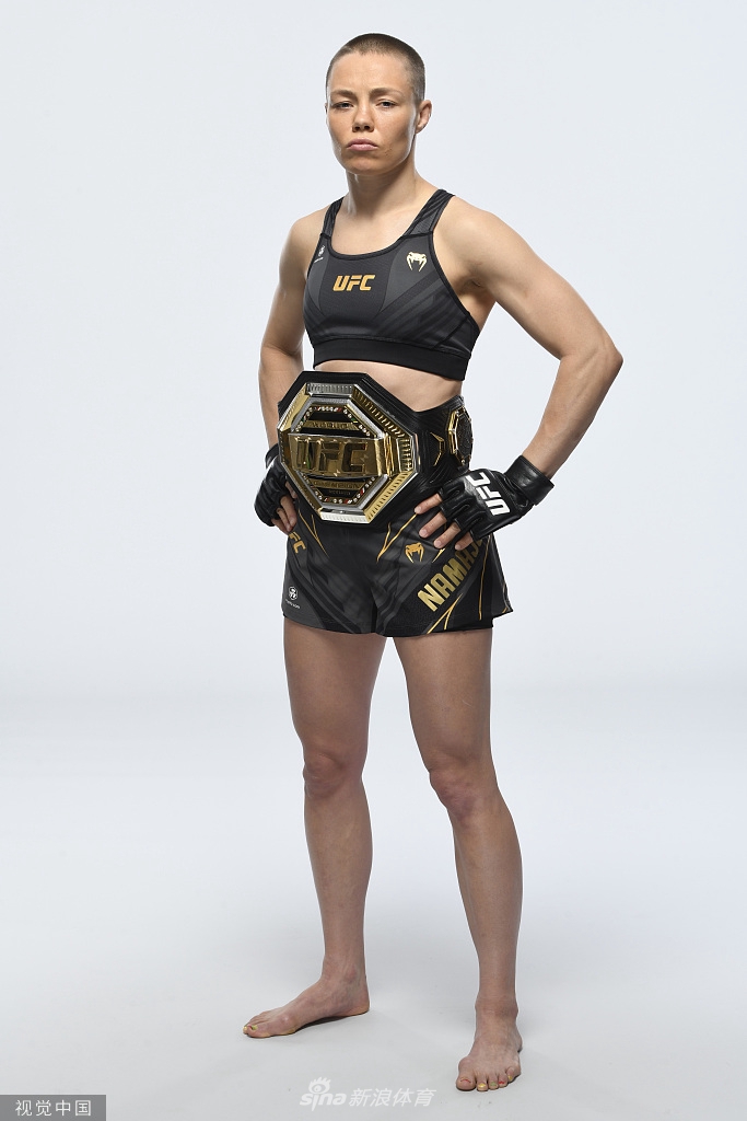 [UFC268]张伟丽领衔众选手拍摄写真