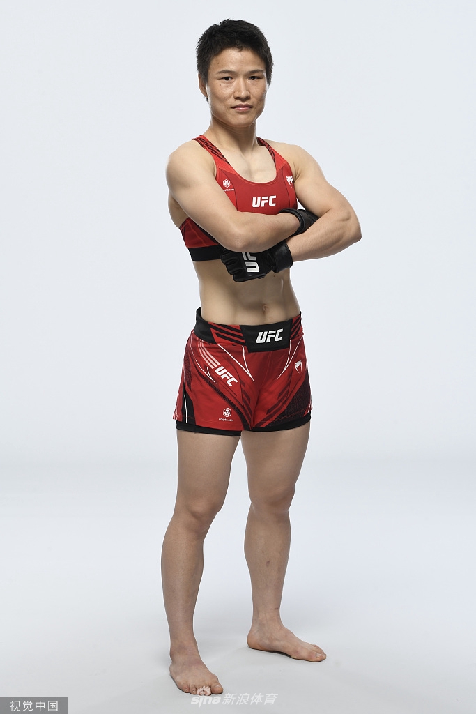 [UFC268]张伟丽领衔众选手拍摄写真
