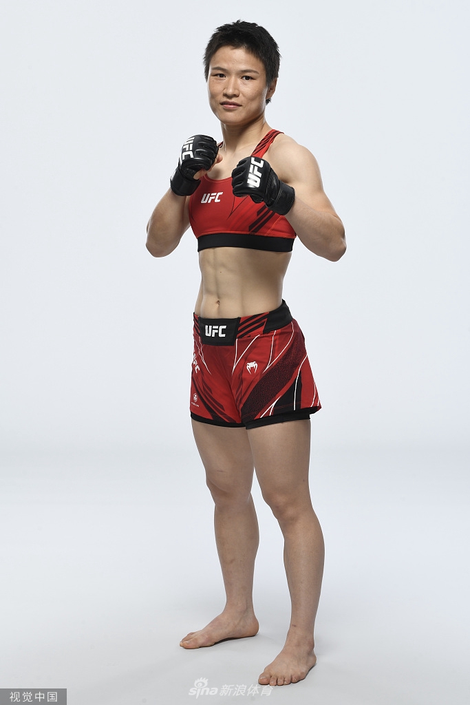 [UFC268]张伟丽领衔众选手拍摄写真