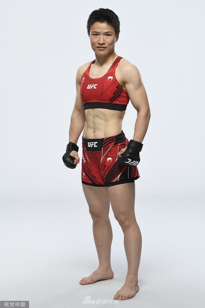 [UFC268]张伟丽领衔众选手拍摄写真