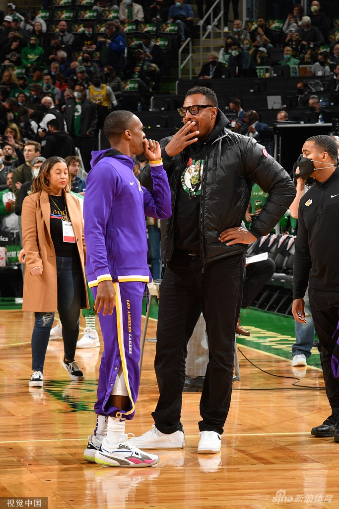 [NBA]湖人客场输22分 詹姆斯复出砍23分