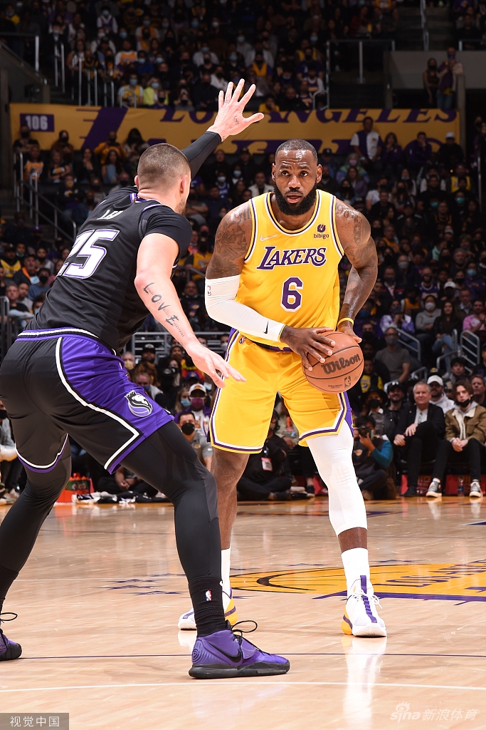 [NBA]国王3加时力克湖人 詹姆斯空砍30+11