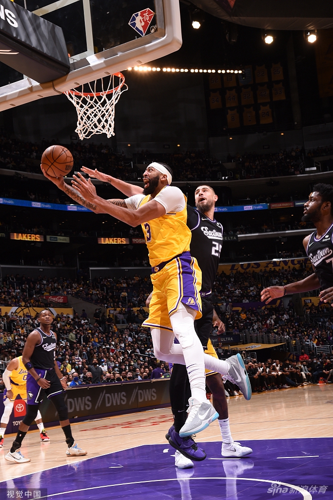 [NBA]国王3加时力克湖人 詹姆斯空砍30+11