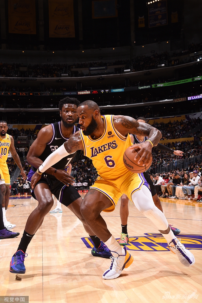 [NBA]国王3加时力克湖人 詹姆斯空砍30+11