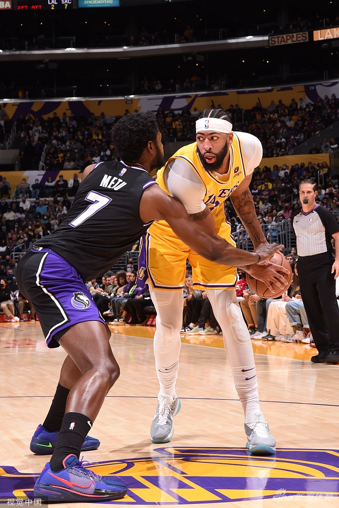 [NBA]国王3加时力克湖人 詹姆斯空砍30+11