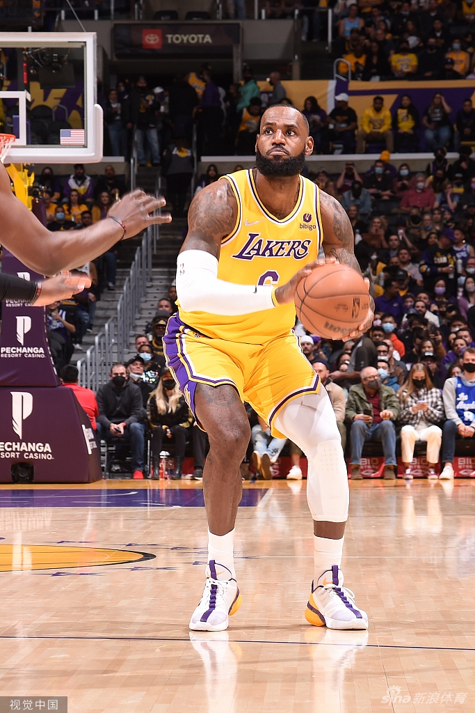 [NBA]国王3加时力克湖人 詹姆斯空砍30+11