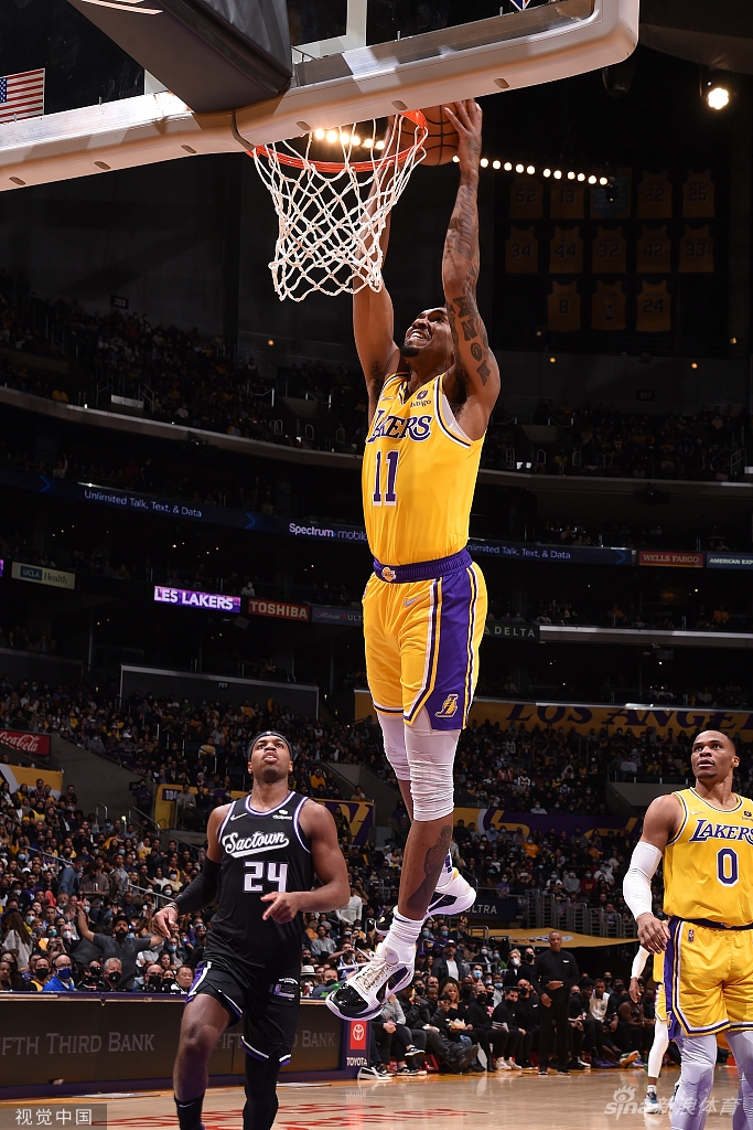 [NBA]国王3加时力克湖人 詹姆斯空砍30+11