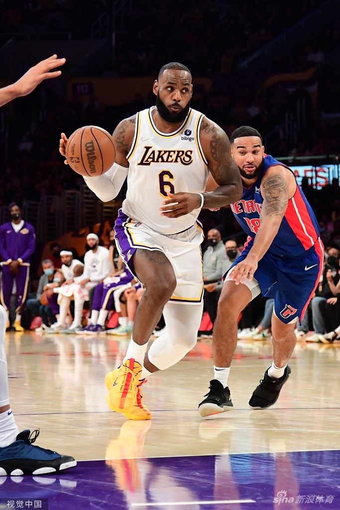 [NBA]活塞106-110湖人 詹姆斯砍33+9