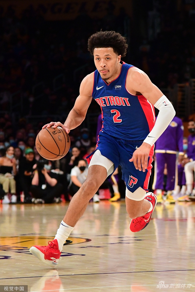 [NBA]活塞106-110湖人 詹姆斯砍33+9