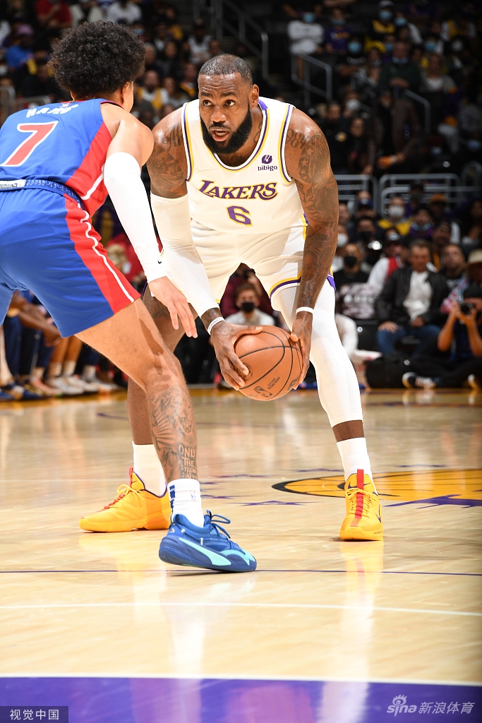 [NBA]活塞106-110湖人 詹姆斯砍33+9