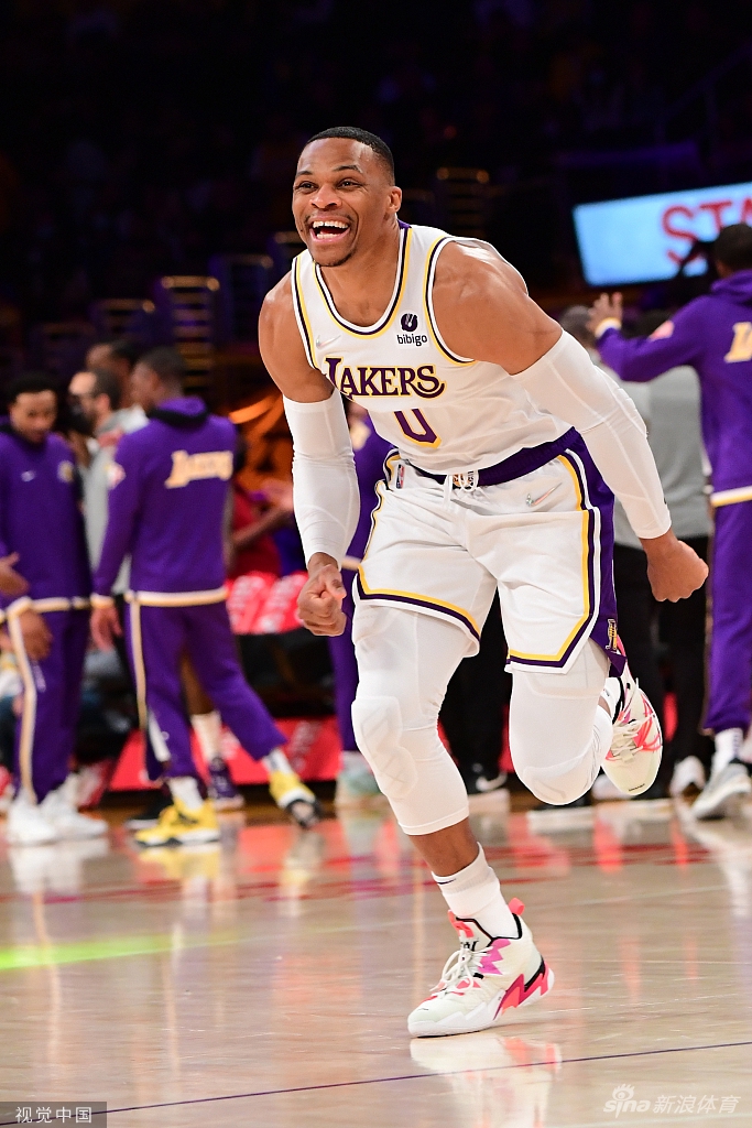 [NBA]活塞106-110湖人 詹姆斯砍33+9