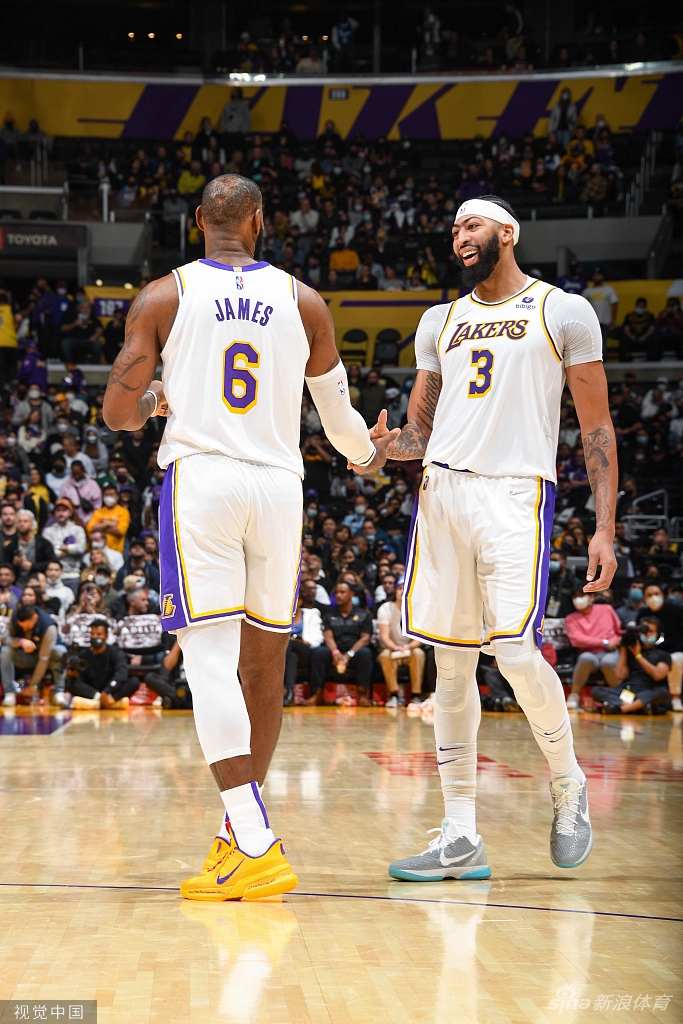 [NBA]活塞106-110湖人 詹姆斯砍33+9