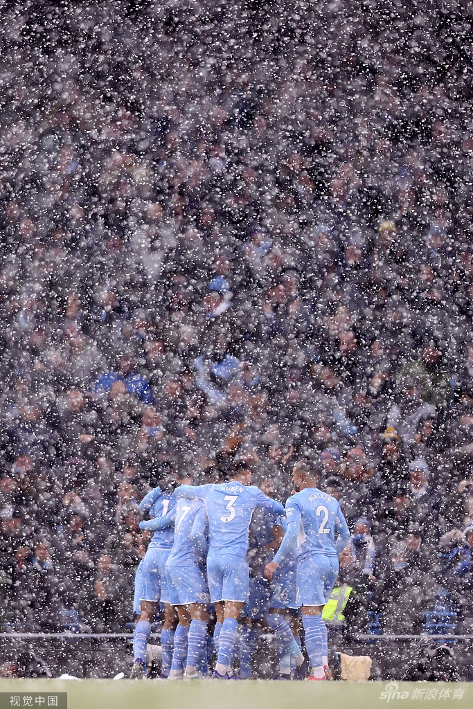 [英超]雪战到底！曼城大雪中2-1战胜西汉姆联