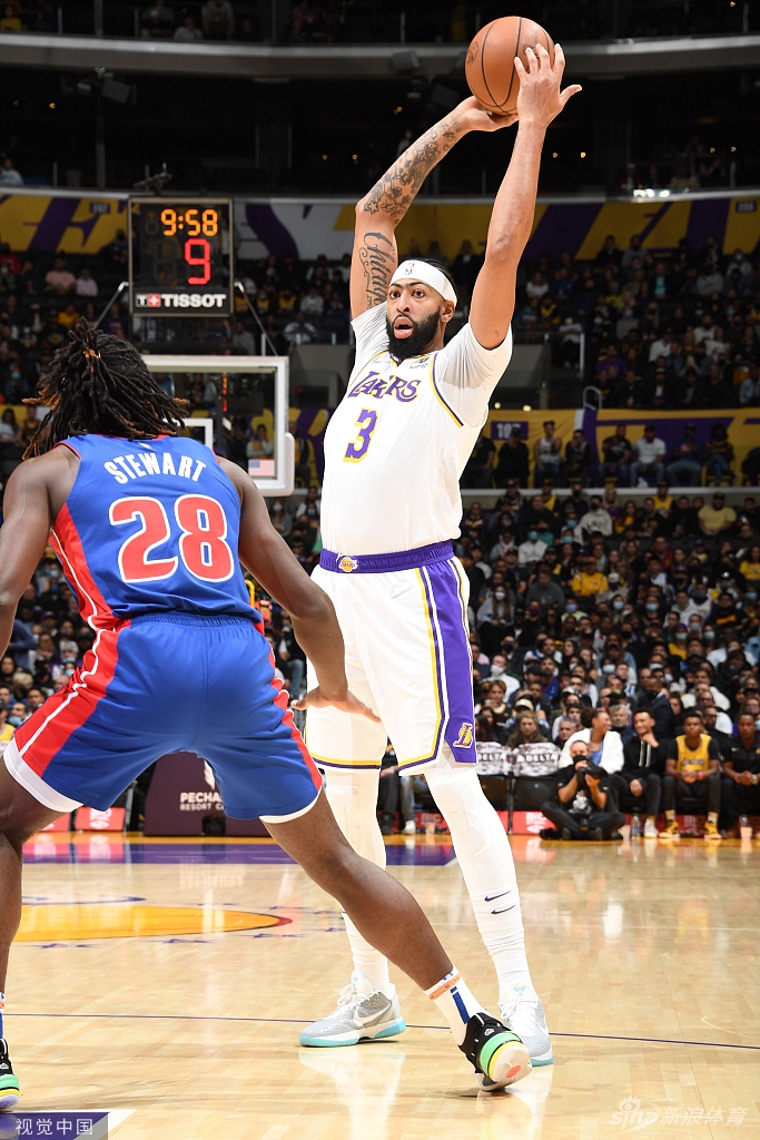 [NBA]活塞106-110湖人 詹姆斯砍33+9